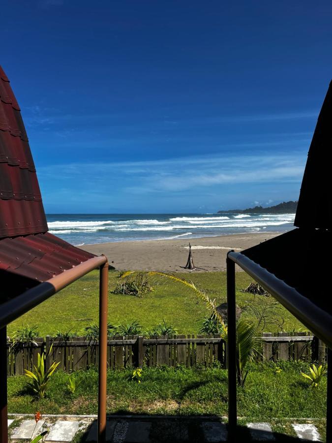 ホテル Momos Surf Shack Salul エクステリア 写真