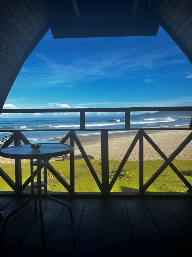 ホテル Momos Surf Shack Salul エクステリア 写真