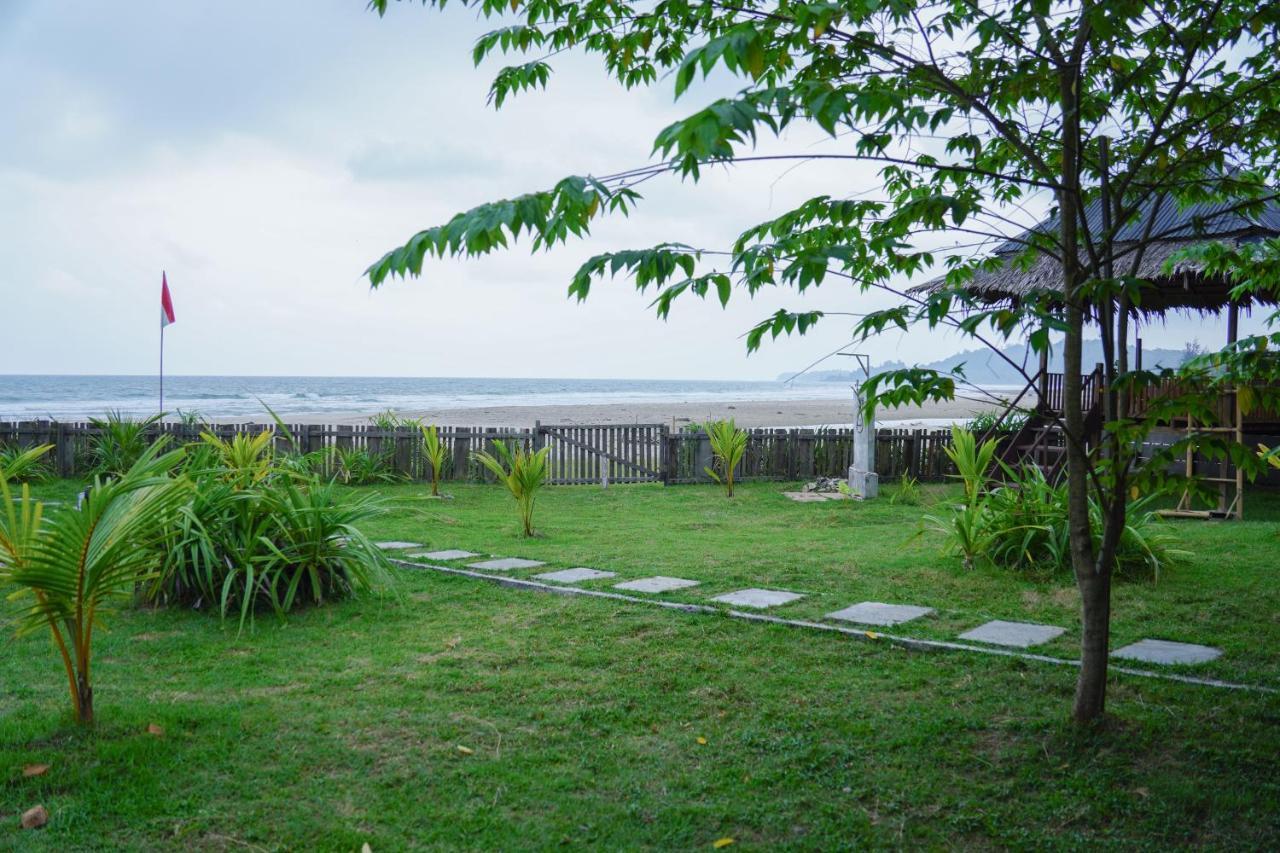 ホテル Momos Surf Shack Salul エクステリア 写真