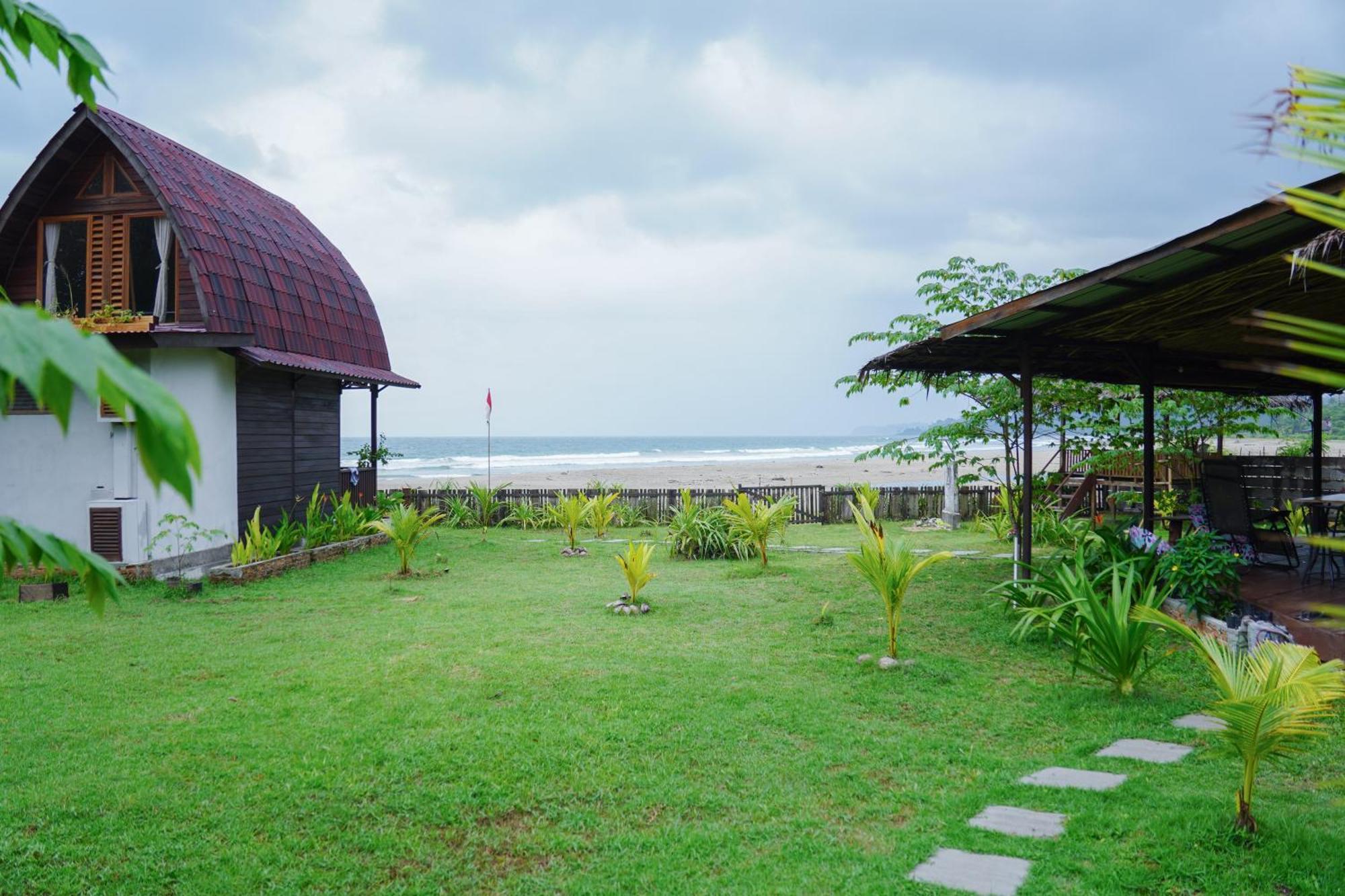 ホテル Momos Surf Shack Salul エクステリア 写真