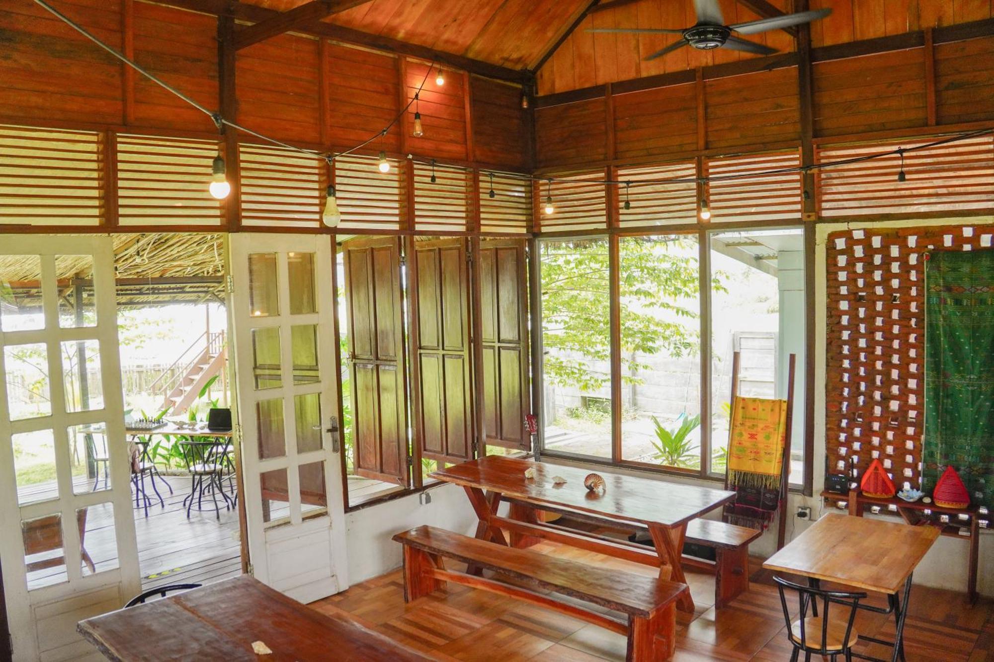 ホテル Momos Surf Shack Salul エクステリア 写真