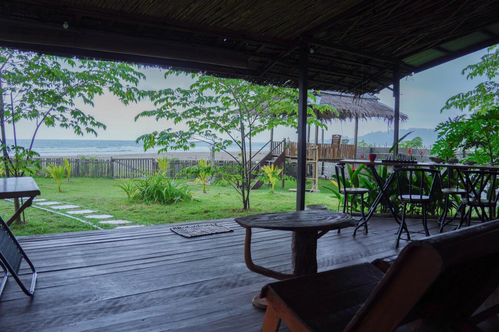 ホテル Momos Surf Shack Salul エクステリア 写真